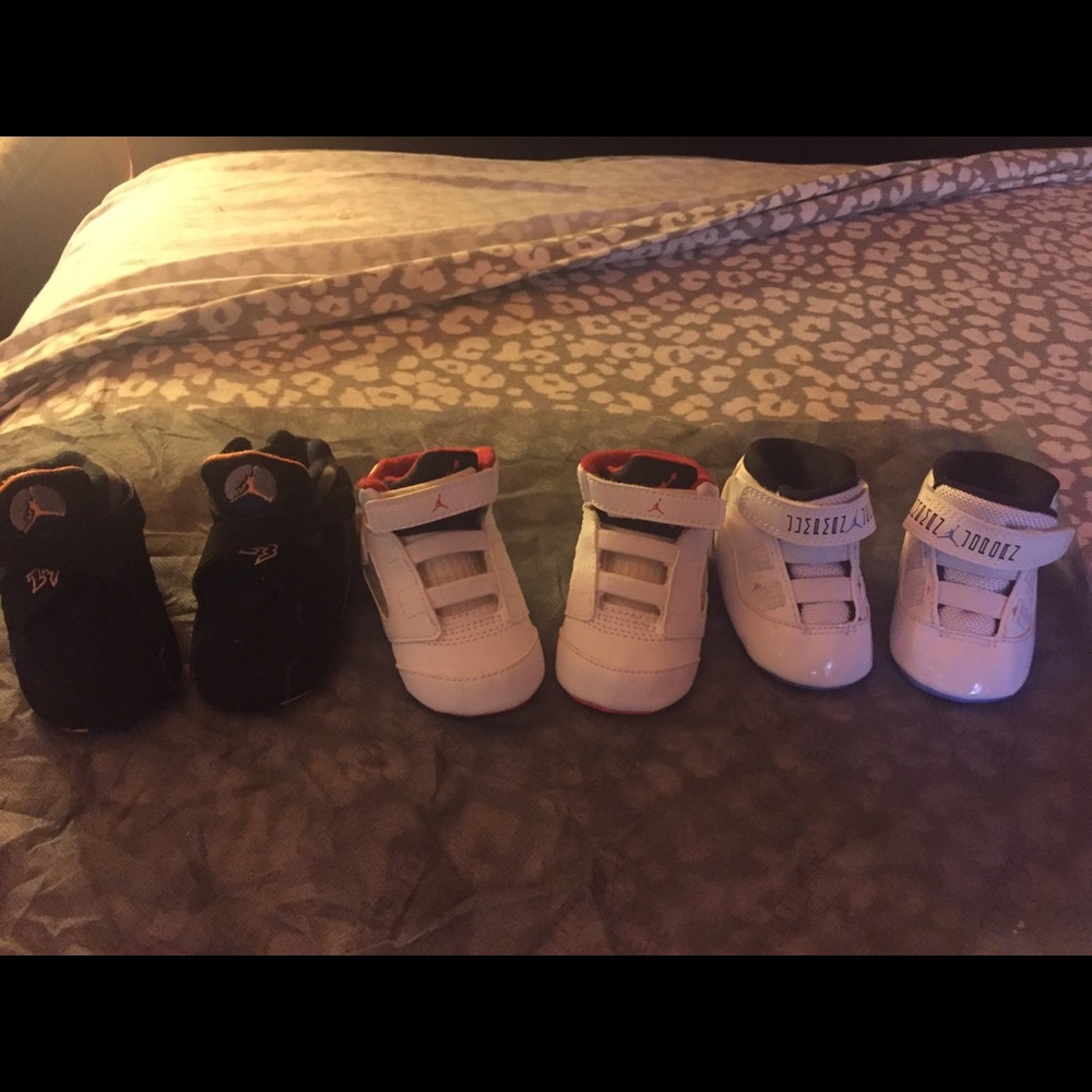 Bundle Jordan’s sneakers 3 pairs 2-2C&1-1C